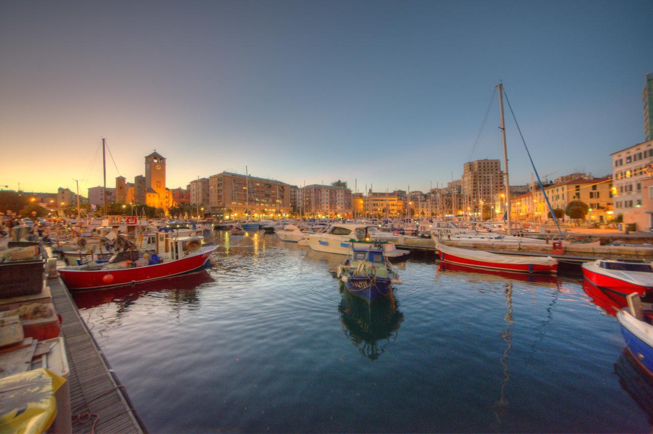 Club Nautico Savona Hotel Buitenkant foto